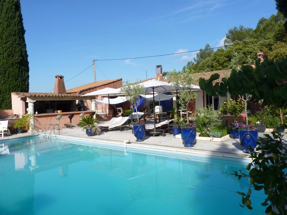 Au Mas Saint Pierre Hotel Pignans Luaran gambar